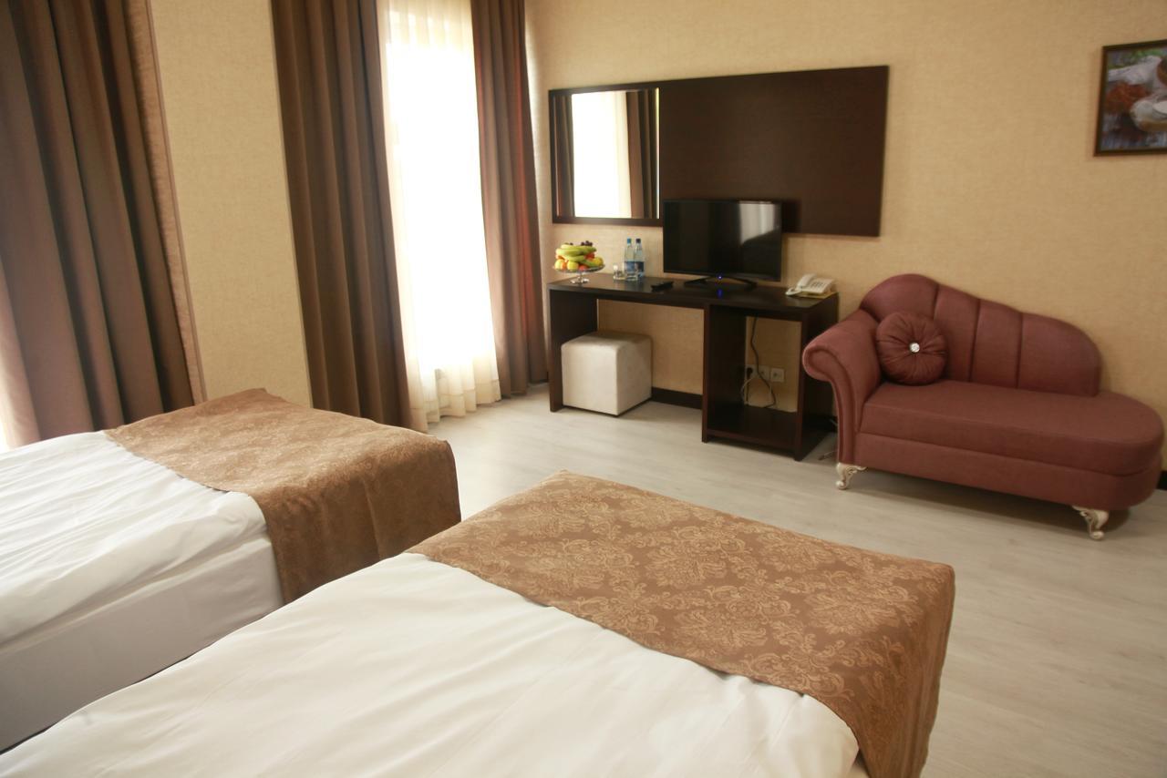 Karagat Hotel 카라콜 외부 사진