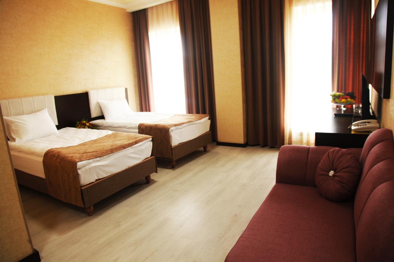 Karagat Hotel 카라콜 외부 사진