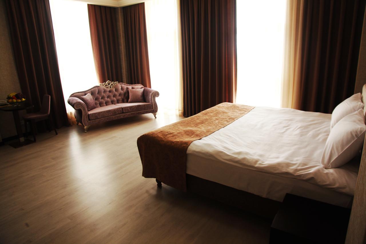 Karagat Hotel 카라콜 외부 사진