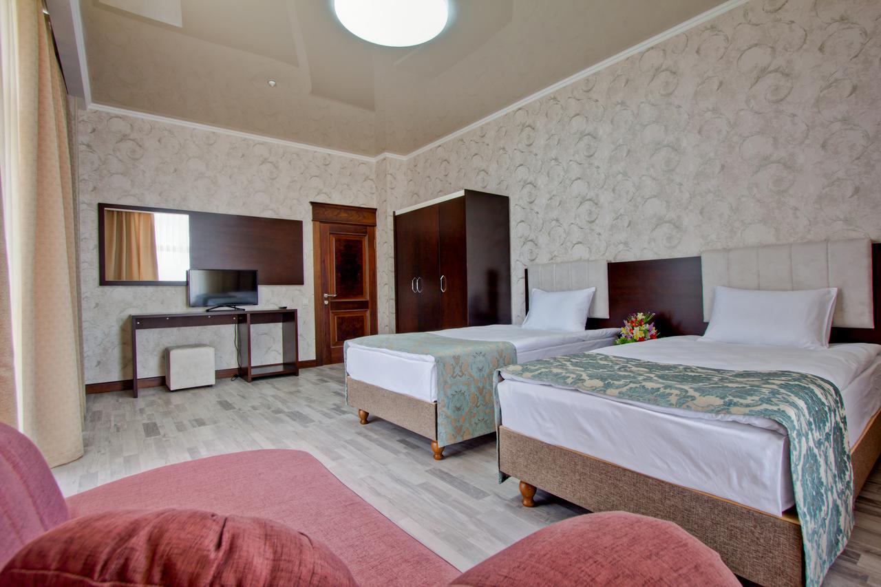 Karagat Hotel 카라콜 외부 사진