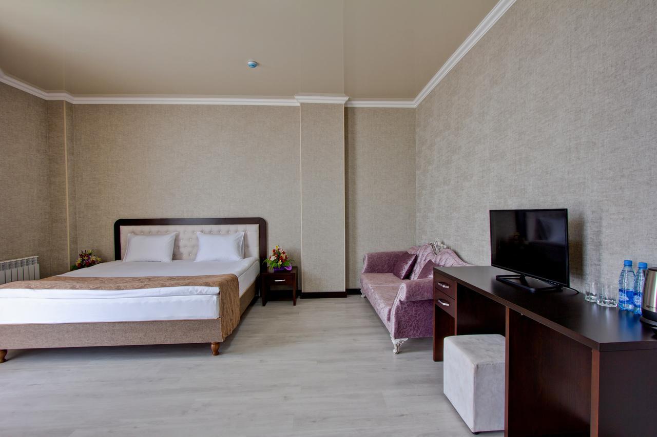 Karagat Hotel 카라콜 외부 사진