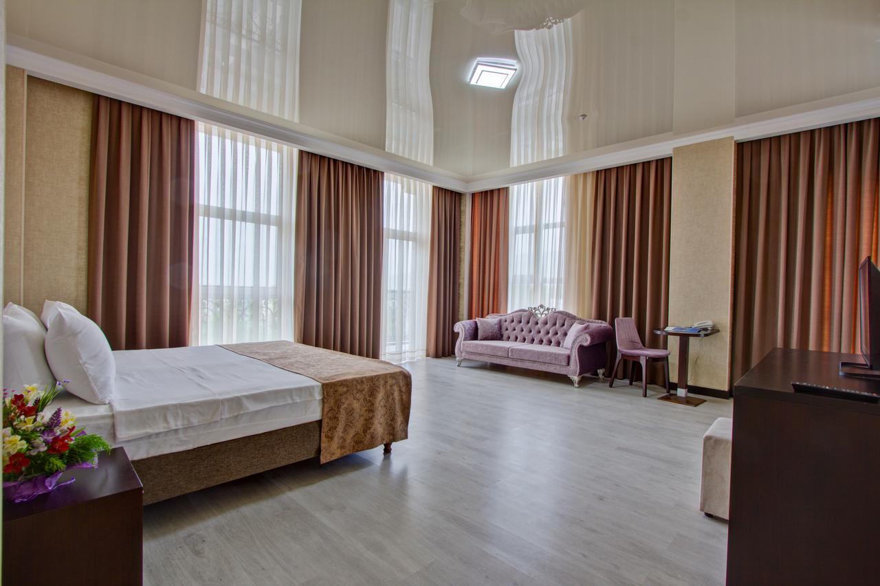 Karagat Hotel 카라콜 외부 사진