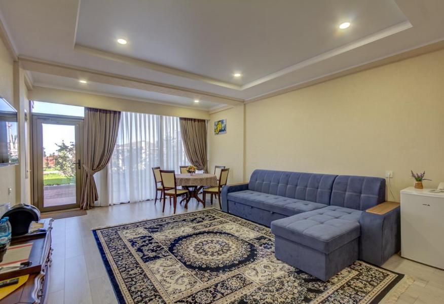 Karagat Hotel 카라콜 외부 사진