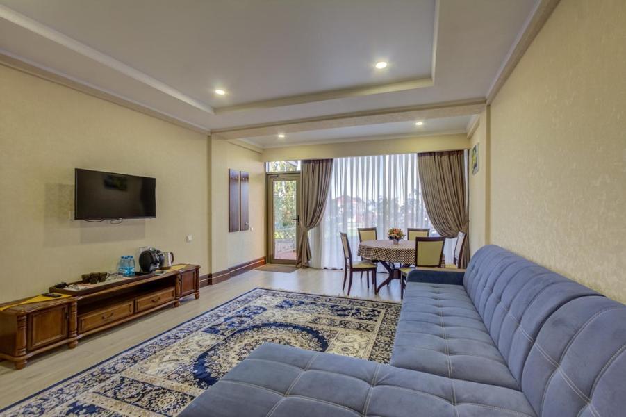Karagat Hotel 카라콜 외부 사진